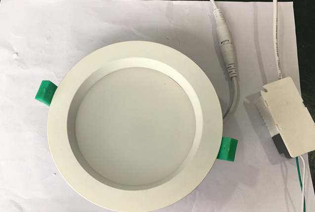 light1.jpgの下で導かれる