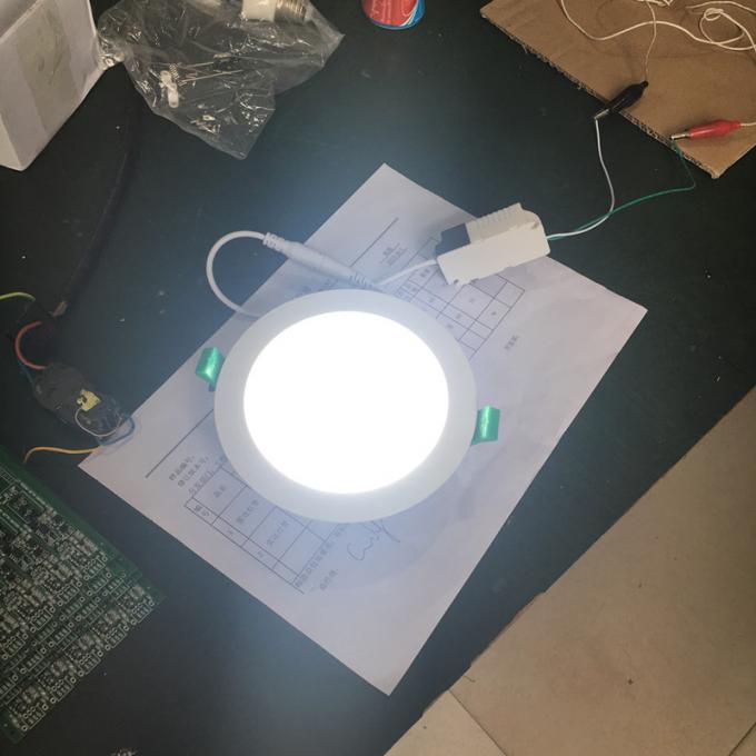 light.jpgの下で導かれる